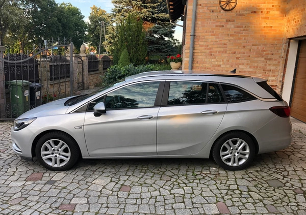 Opel Astra cena 45000 przebieg: 145000, rok produkcji 2018 z Jawor małe 497